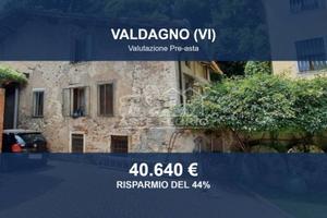 Immobile in asta di 266 m² con più di 5 locali a V