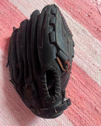 Guantone baseball