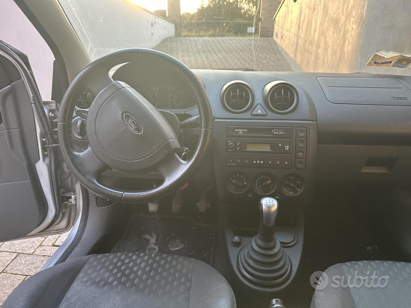 Ford Fiesta 2002 photo 5