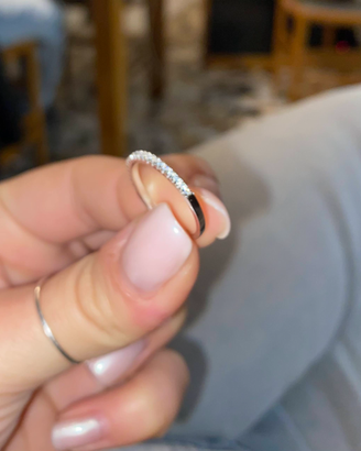 Anello d'argento e zirconi
