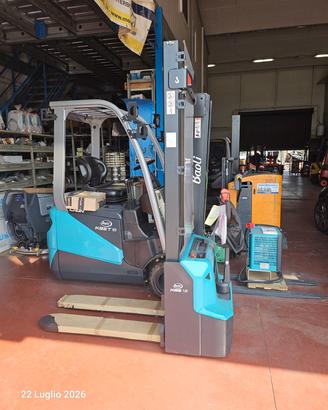 Stoccatore a colonna con batteria al litio 1200kg