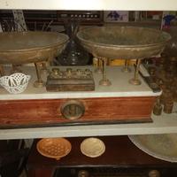 Bilancia da Bottega a due piatti con pesi