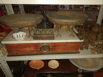 Bilancia da Bottega a due piatti con pesi