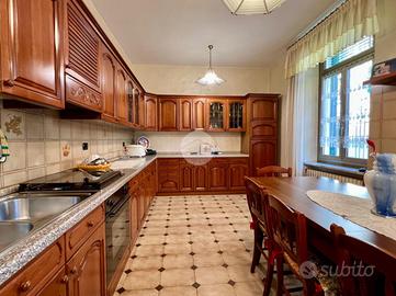 5 LOCALI A VENARIA REALE