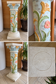 Colonna decorativa vintage con fiori in rilievo