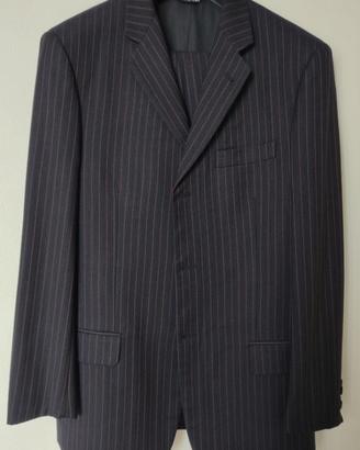 Completo elegante uomo con giacca e pantaloni