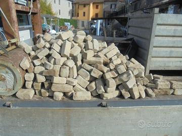 Mattoncini in pietra naturale per esterni