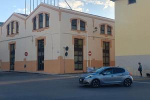 Locale commerciale fronte porto