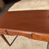 Scrivania in legno