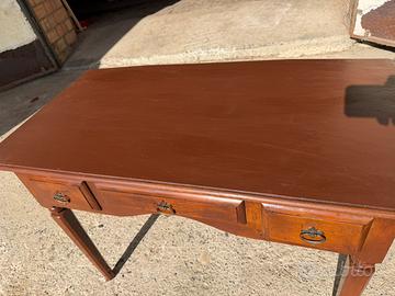 Scrivania in legno