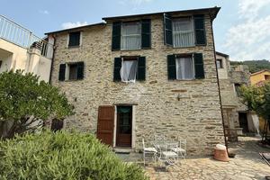 CASA SEMINDIPENDENTE A BORGHETTO D'ARROSCIA