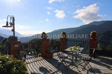Villa di 209 m² con 5 locali e box auto a Avegno