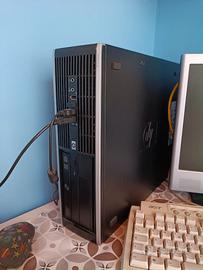PC HP con tastiera e monitor