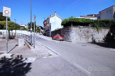 CASA SEMINDIPENDENTE A FISCIANO