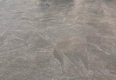 PIASTRELLE IN GRES PORCELLANATO