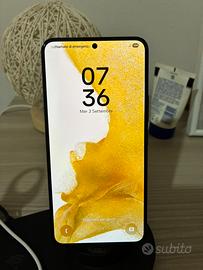 Samsung Galaxy S22 (leggi bene)