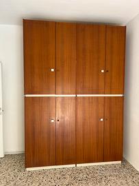 Armadio in legno in buono stato