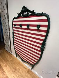 Grande appendi abiti restaurato