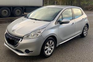 Peugeot 208 1.4 HDi 68 CV 5 porte Allure