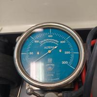 Misuratore di pressione vintage. Dr.v.Recklinghaus