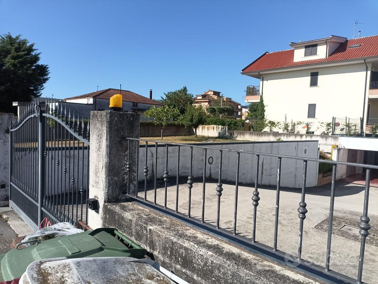 Terreno edificabile con recinzione in c.a - Vista 2