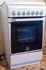 Cucina a gas Indesit – 4 fuochi con forno
