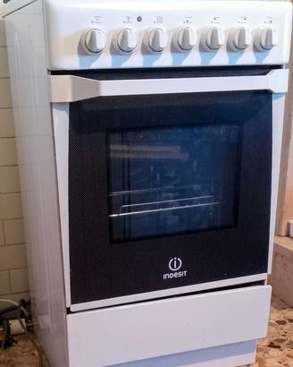 Cucina a gas Indesit – 4 fuochi con forno