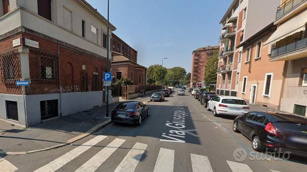 Stanza singola zona bicocca 500eu spese incluse