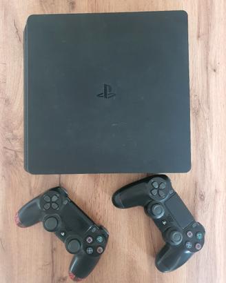 PS4 slim con due controller 
