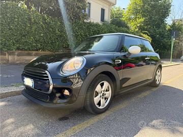 Mini Cooper D - BUSINESS - con NAVIGATORE - 1.5