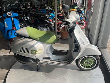 Vespa GTS 310 OTTANTESIMO