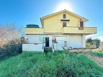 Quadrilocale con ampio giardino