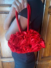 Borsa rossa con rose