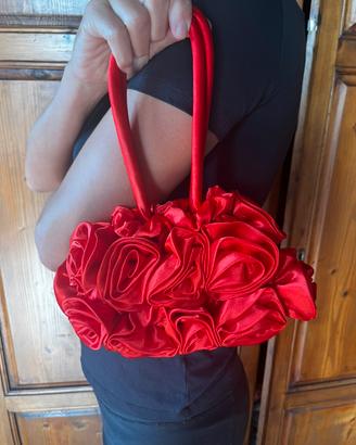Borsa rossa con rose