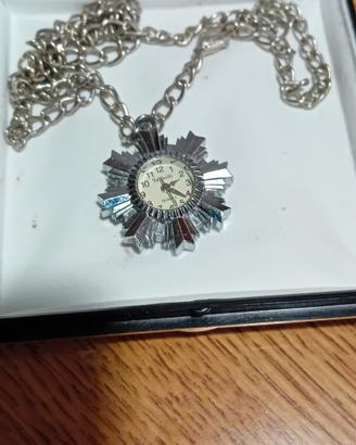 Collana con Orologino  vintage funzionante..