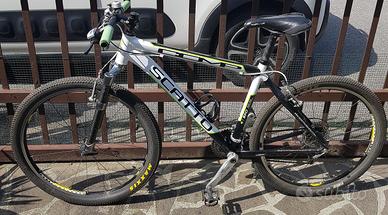 Mountain bike Scatto con componenti Shimano XT