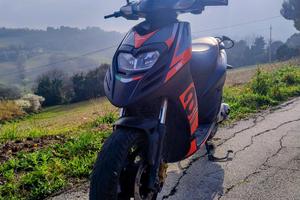 aprilia sr 50 motard 