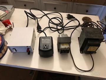 Set di 4 alimentatori  trasformatori 110/220 volts