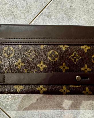 Pochette da uomo non originale 