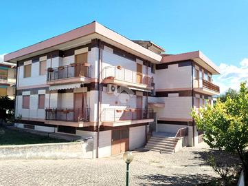 4 LOCALI A CASTROLIBERO