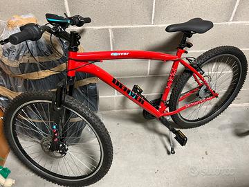 Bicicletta mountain bike