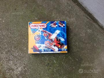 Elicottero giocattolo meccano