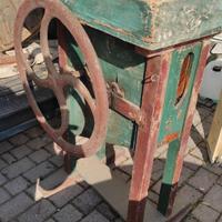 Antico sgrana pannocchie da giardino