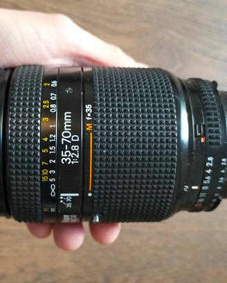 Nikon AF Nikkor 35-70mm f/2.8 D.