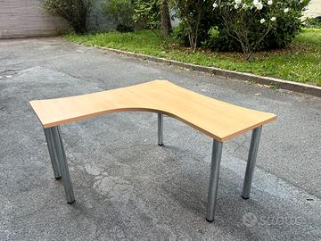 Scrivania ad angolo in legno