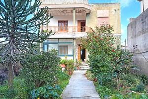 Casa indipendente con ampio cortile