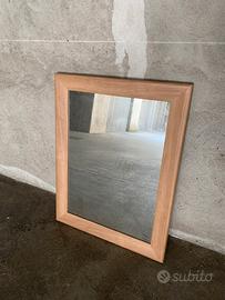 Specchio con cornice in legno