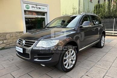 VOLKSWAGEN Touareg 3.0/240CV V6 TDI DPF tip. Execu