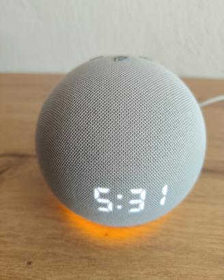 Amazon Alexa Echo dot 4 bianca con orologio 