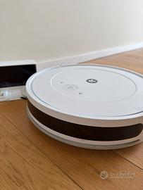 Robot aspirapolvere lavapavimenti